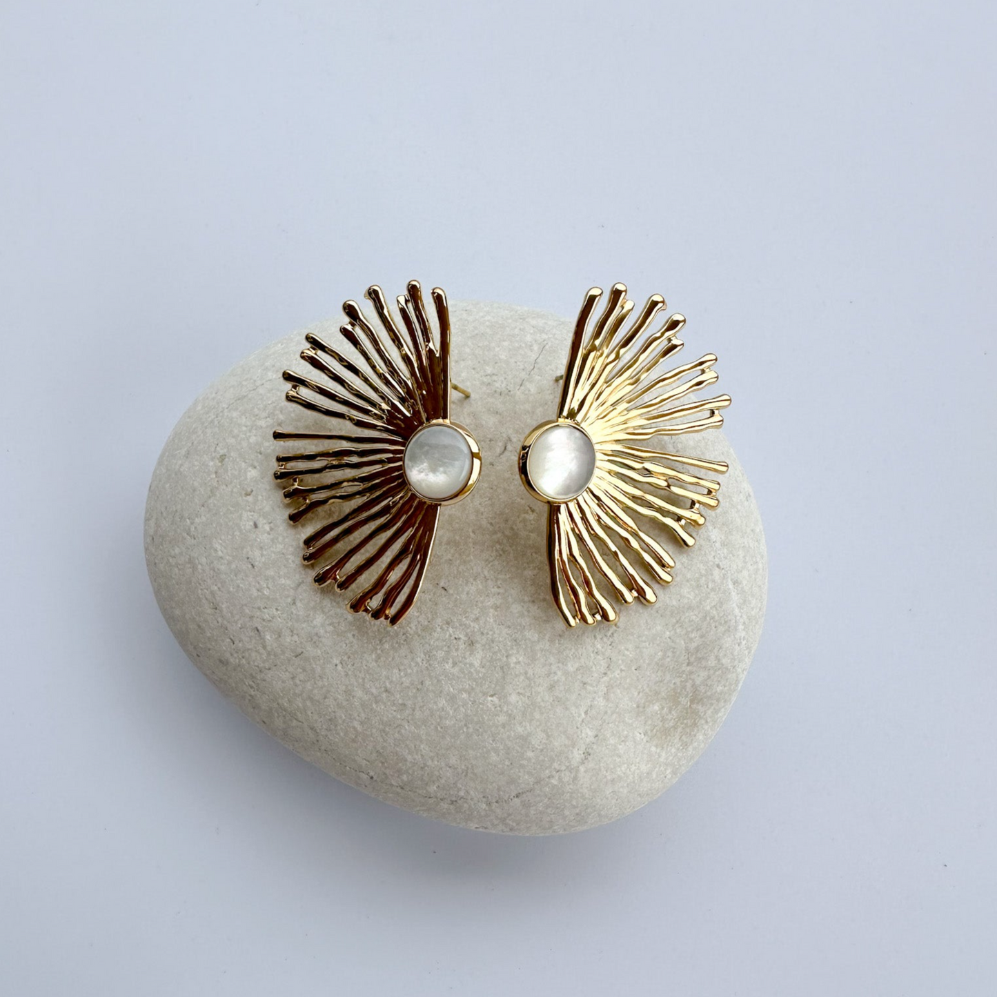 Sun-Like Earrings with a pearl