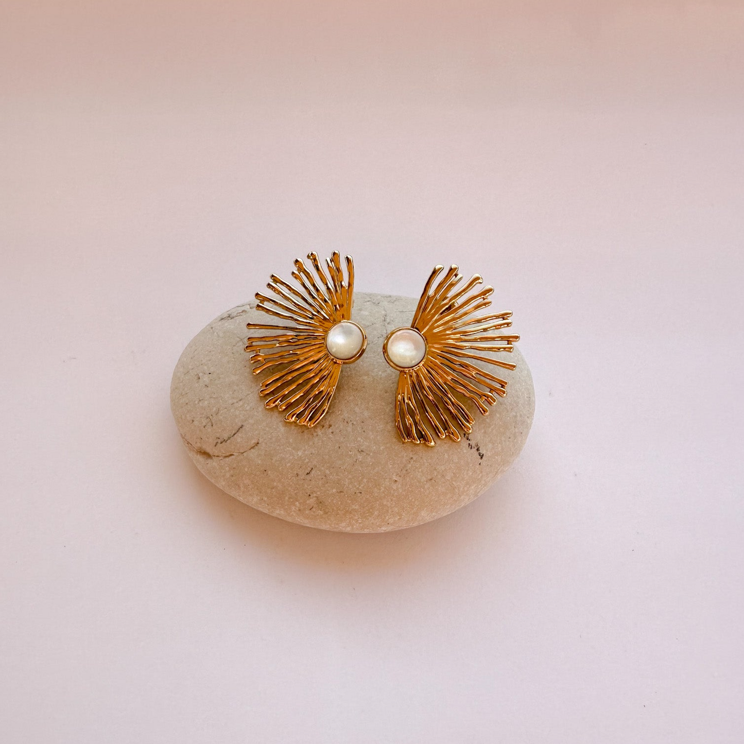 Sun-Like Earrings with a pearl